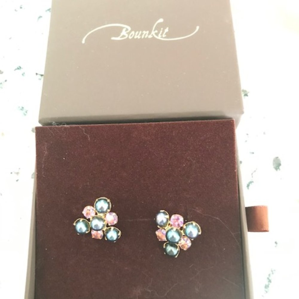 Bounkit Genuine Black (Gray) Pearl and Amethyst Post Back Earrings